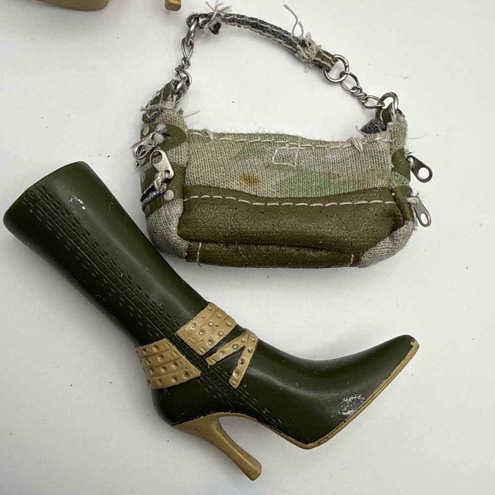 Bratz Wild Life Safari Cloe 2004 Replacement Shoes Purse Skirt & Binoculars - Picture 15 of 15